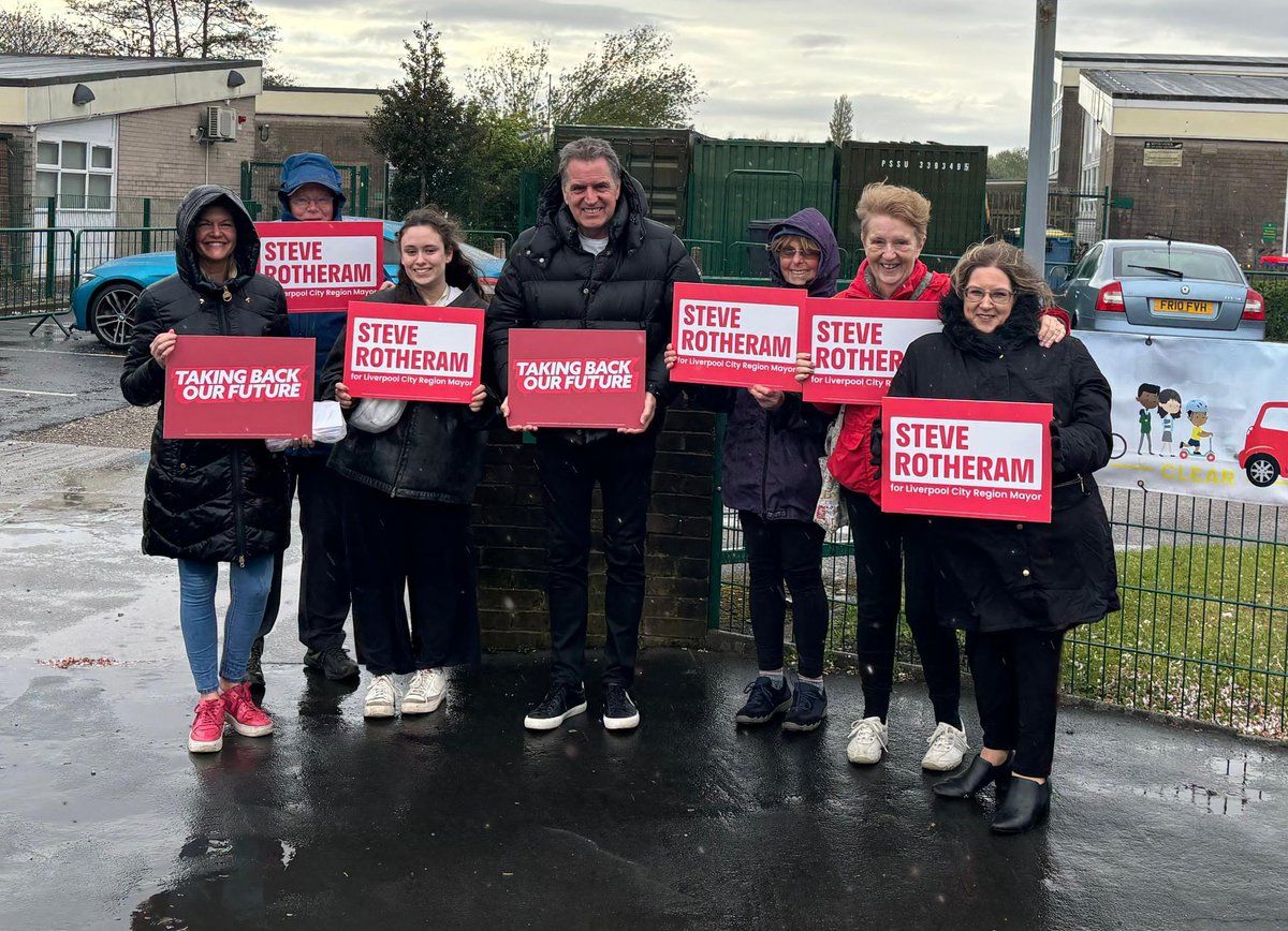☔ Shocking weather out in Formby tonight but great responses from voters who are using all their votes for Labour! 🥶 Think we might need weather including in our next devolution deal!