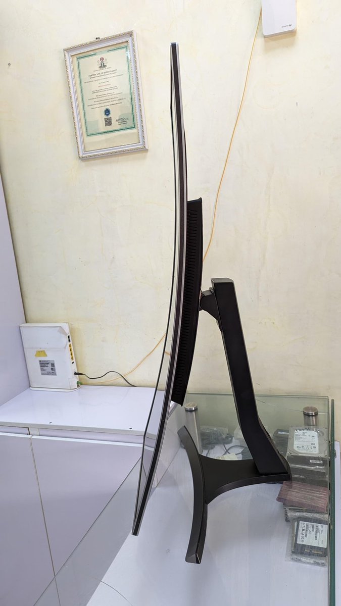 ThaPlugNG's tweet photo. EiQ 35 inch curved monitor, 4k display, 100hz refresh rate
#gaming #gamingpc #gamingsetup #desktop #monitor https://t.co/4F8k1LXsBr