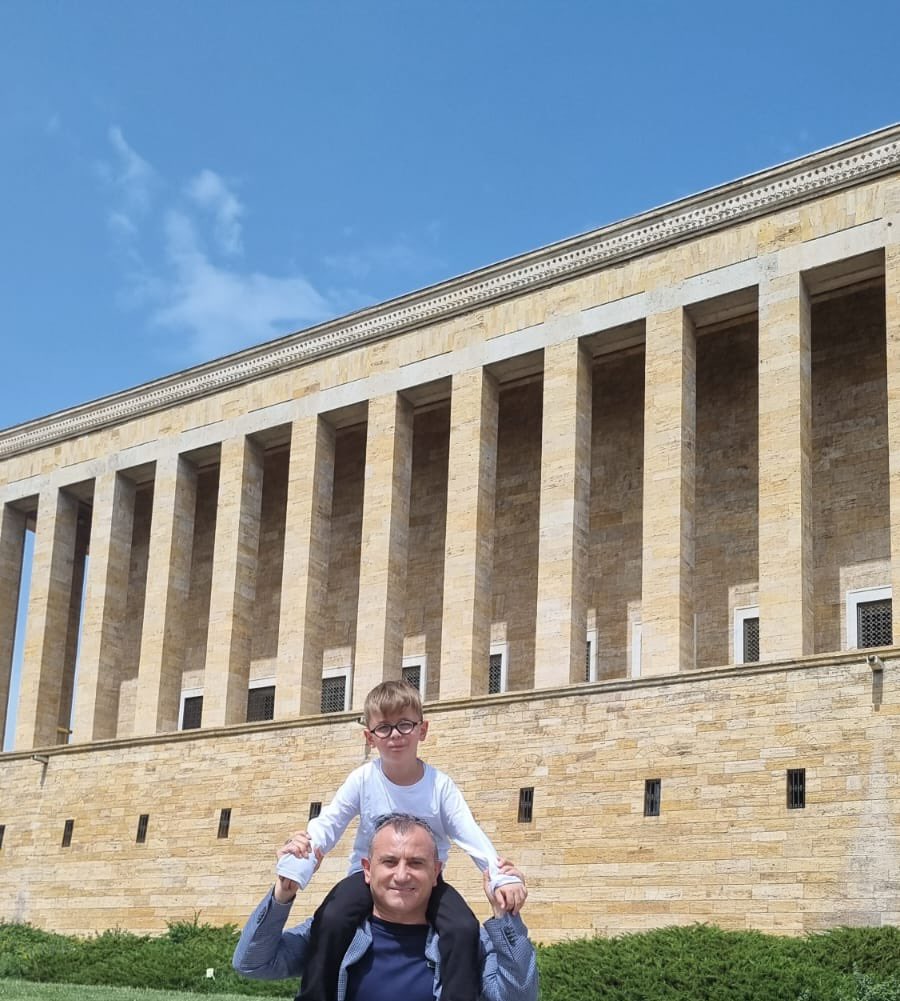 Ordulu Şehidimiz 
J. Uzm. Onb. Erdi Demirer’in kıymetlisi , bizlere emaneti Çağan Evladımız ile Ankara hatırası.🇹🇷