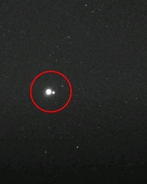 konstructivizm's tweet image. Earth and Moon from Mercury captured by NASA's MESSENGER spacecraft.