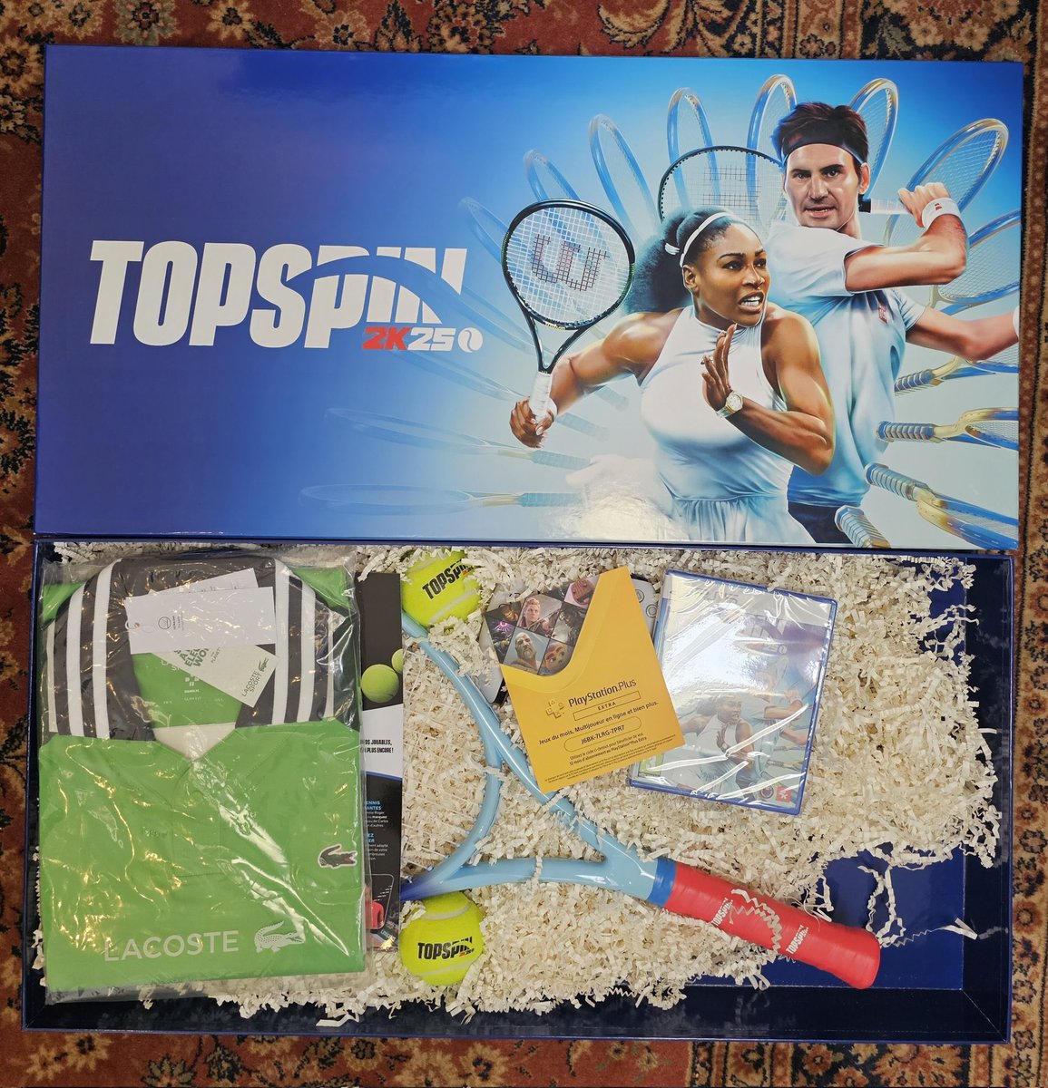 Récapitulons le contenu de ce kit presse :

- Polo Lacoste ( 100-150 € en moyenne) 
- une Raquette 
- Un an d’abo PS+ ( Env 100 euros) 
- Une Dualsense ( 80 euros)
- D’autres joyeusetés.

Plus que jamais, il faut encadrer le milieu des tests. Ceci explique bien des choses.