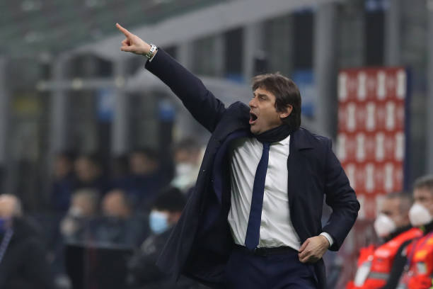 📰 @DiMarzio: 'The name that would please everyone is Antonio #Conte's, but so far, he doesn't seem to be in the plans of the #Rossoneri management. If anything changes in the coming weeks, we'll find out.'