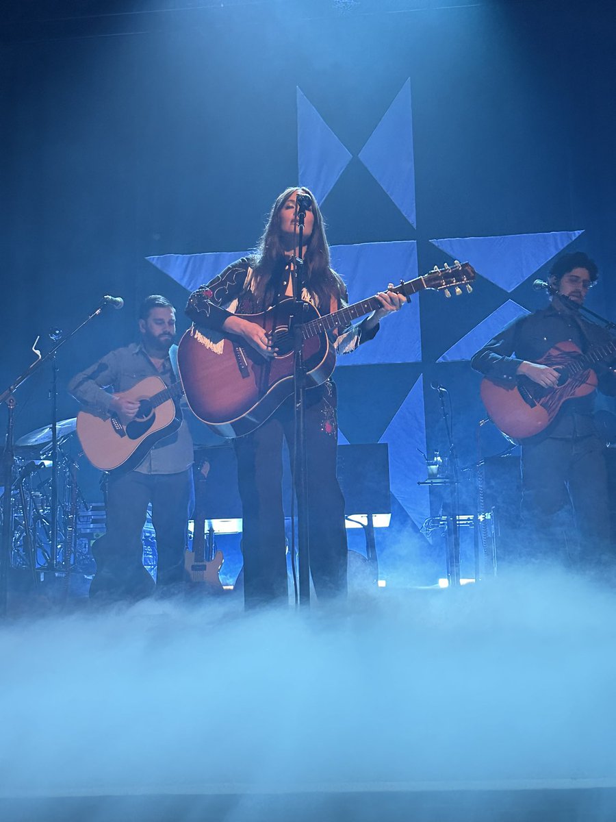 camirang's tweet image. Oh my god I am FERRALLLLLLL