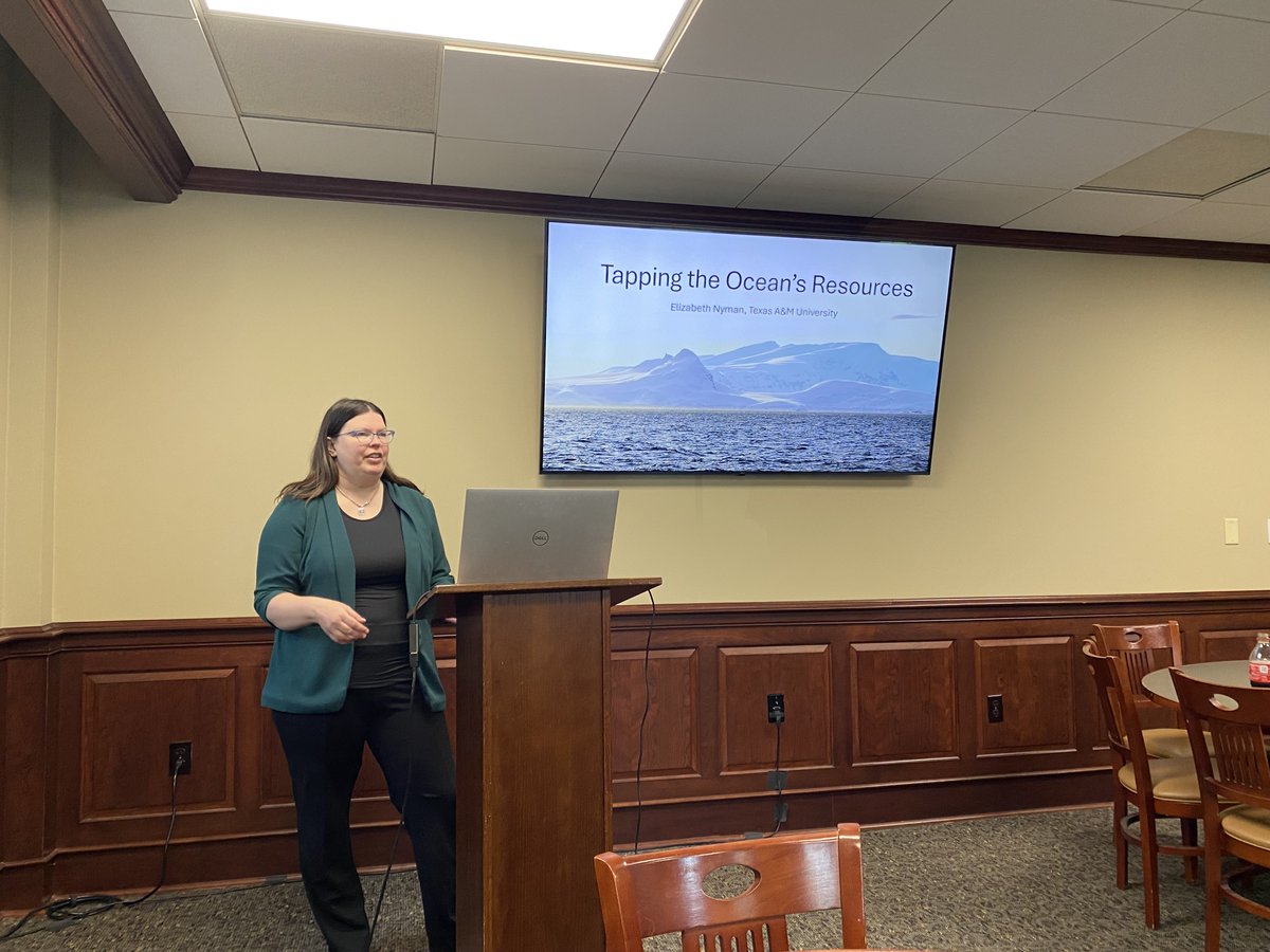 Terrific presentations today on maritime resource policy & governance by @GJGarciaSanchez @TAMULawSchool & @liznyman @AggiesByTheSea to our @SMU @SMUDCII #Energy & #Environmental Systems Research Cluster cc: @SMULawSchool @smuresearch @lyleengineering @microbomics @EnergyLawProf