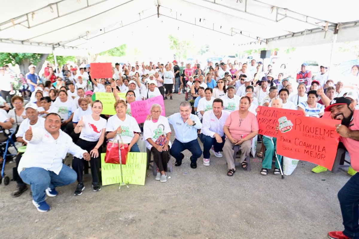 En #Torreón, junto a @HugoDavilaPrado, próximo diputado federal, nos reunimos con adultos mayores del Sector 9C. Nuestro compromiso: fortalecer los apoyos y traer de vuelta el Seguro Popular para garantizarles atención médica de calidad y bienestar pleno. 
(1/2)