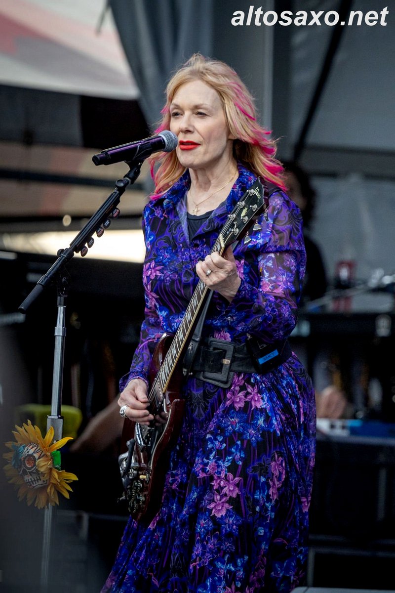 Nancy Wilson of Heart performs live at New Orleans Jazz & Heritage Festival 2024 at Fair Grounds Race Course in New Orleans on April 28, 2024. #Heartband #JazzFest #NewOrleansJazzFest 
ALTOSAXO Music Apparel 
altosaxo.net