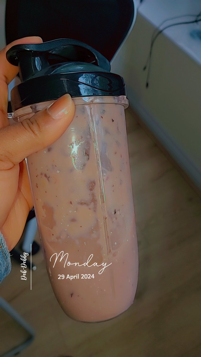 Thought I posted this earlier 🙈🙈: When the smoothie is nearly finished before you remember to take a picture 🌚🌚 Banana, Blue n Raspberries, Apples, Green n Red Grapes for ##Smoothie30 Day 29❤️❤️❤️ 💪💪 @larmmy Yeah, one more day to go💃💃💃