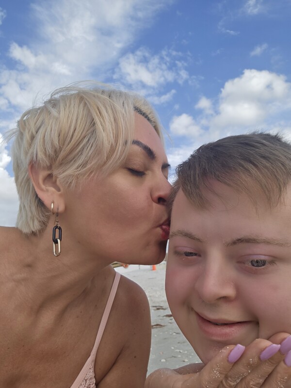 20 Years Later: Life After a Down Syndrome Diagnosis elianatardio.com/2024/04/29/20-… via @elianatardio