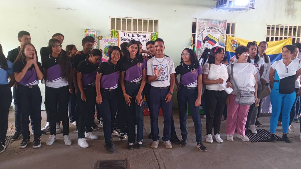 CDCEAragua's tweet photo. LNB Luis Beltrán Prieto Figueroa, Mcpio Libertador parroquia Palo Negro, Congreso Pedagógico segunda fase.
#VenezuelaPaísDeEsfuerzoPropio 
@NicolasMaduro 
@_LaAvanzadora 
@MPPEDUCACION 
@LeiraSuarezPsuv 
@Soykarinacarpio https://t.co/3CbTlCP3PK