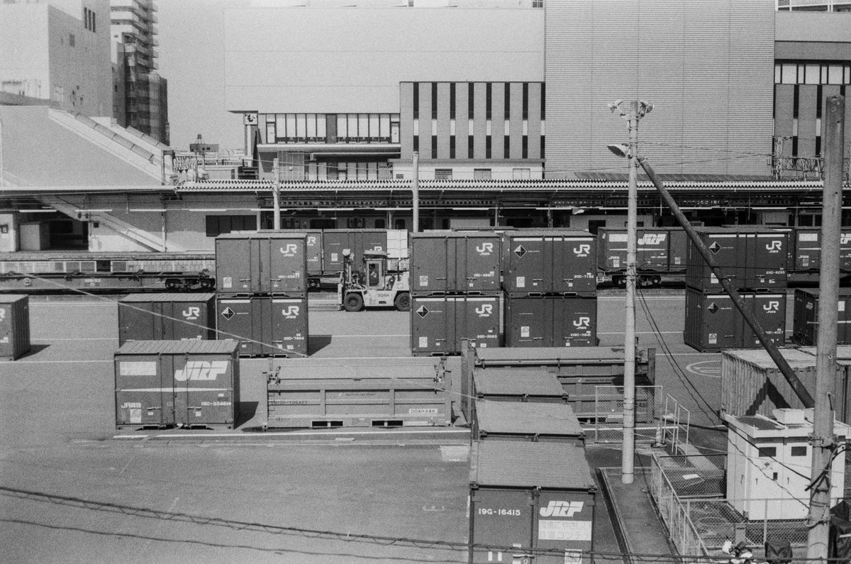 土浦駅        

delta400+regntopcor50/1.8+superdm   
#filmphotography 
#blackandwhitephotography 
#topcon 
#ilford