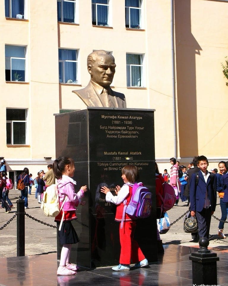 Moğolistan’ın başkenti Ulan Batur’daki Mustafa Kemal Atatürk Okulu.