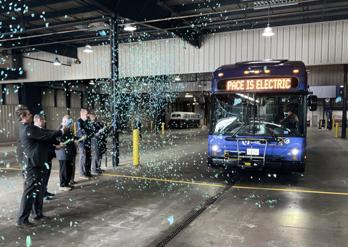 Pace is electric, and our zero-emissions fleet is growing! @RepUnderwood recently secured Community Project Funding for Pace to purchase a new electric bus for our I-55 expressway service to downtown Chicago. Learn more: bit.ly/community-proj…