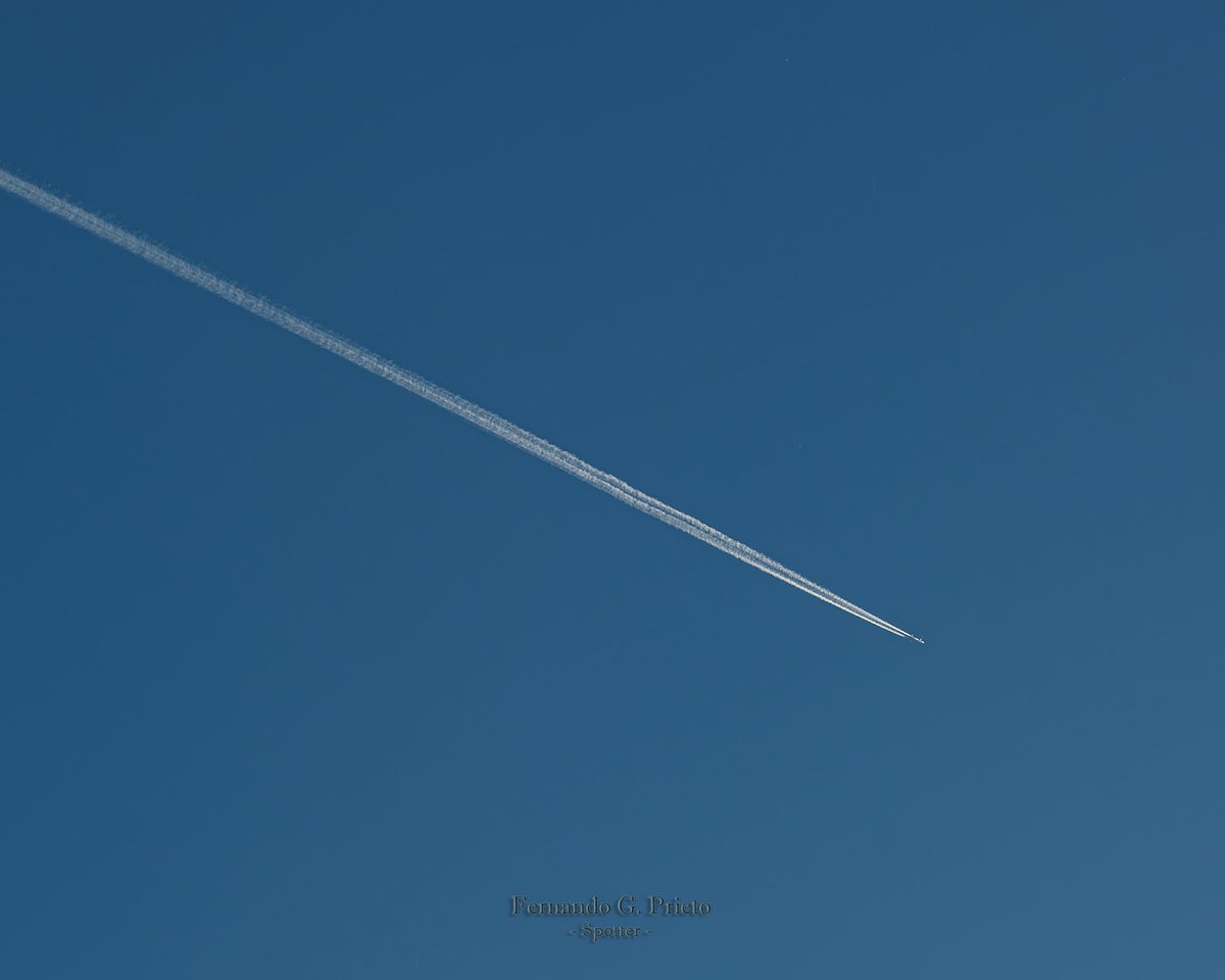 Airbus A320 <a href="/VuelaJetSMART/">JetSMART</a> a 11.500m de altura sobre Baires en vuelo de Montevideo a Santiago (Chile) ayer por la tarde 😎✈️📷🇦🇷 29/04/24