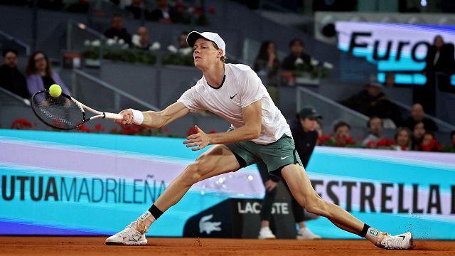 Tennis, ATP Madrid 2024, Jannik #Sinner batte Pavel Kotov 6-2, 7-5 e va agli ottavi 📌 Madrid #MMOPEN #29aprile 🎾 Tutti i dettagli su Rainews.it 🎾👉🏻 bit.ly/3wey0BQ