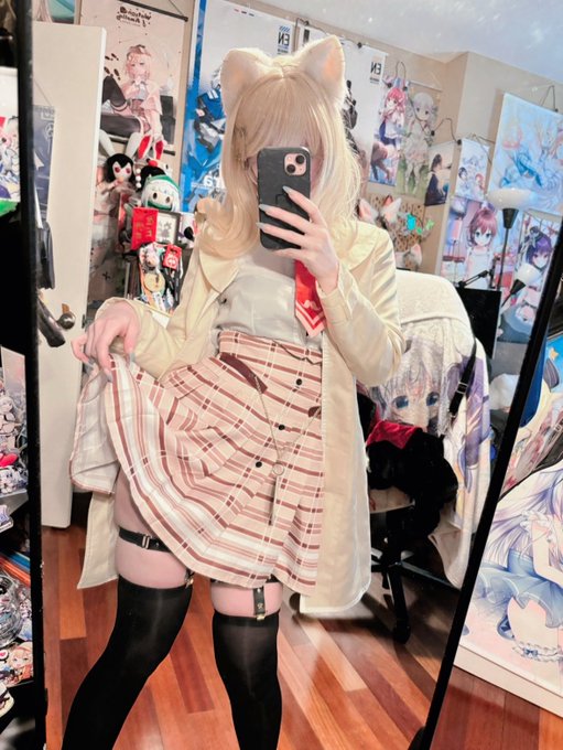 Guess what color panties I was wearing correctly for a surprise ^_^ https://t.co/ebX0KEDbMy