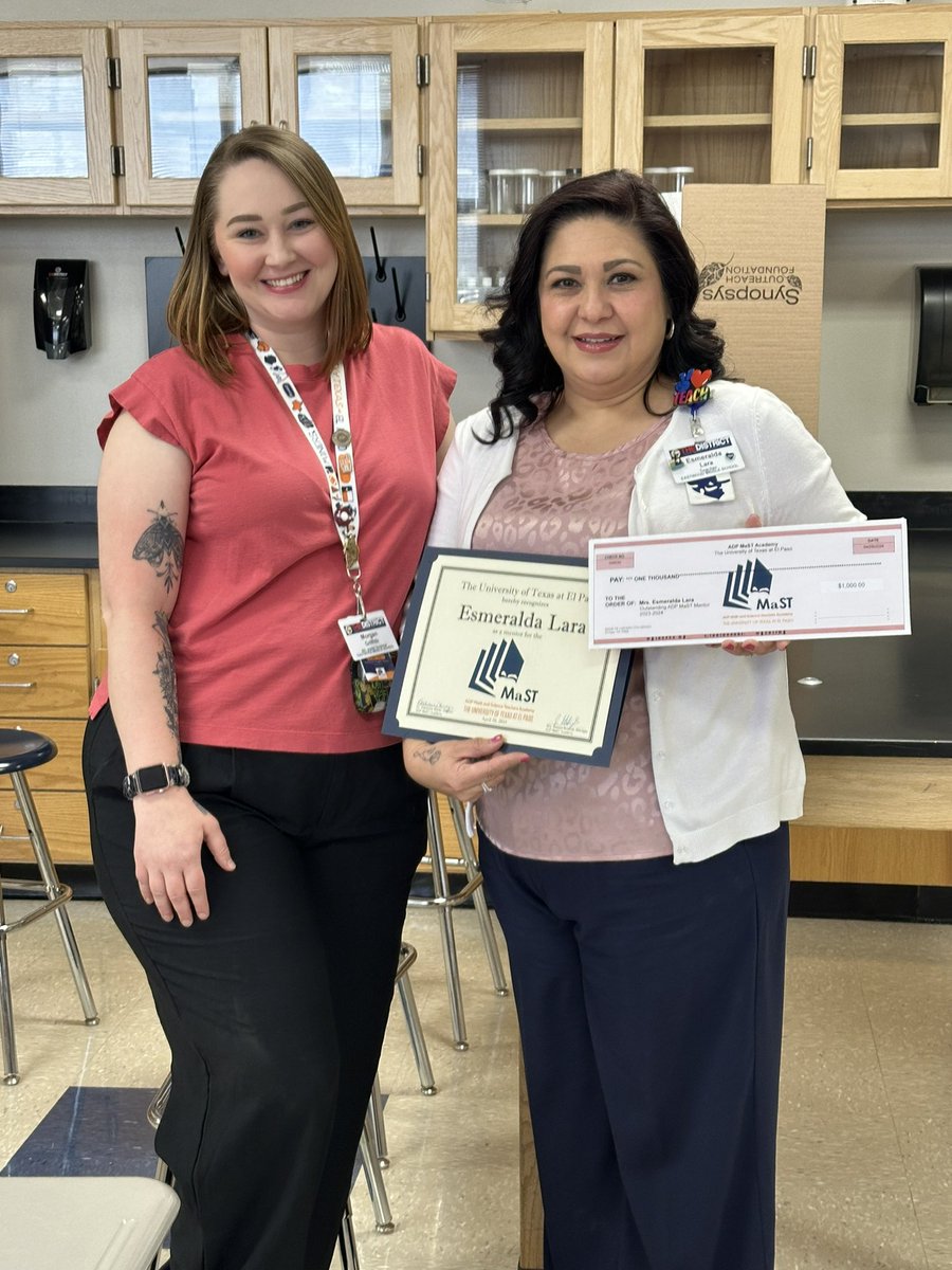 Congratulations to Mrs. Lara for being named the UTEP MaST Teacher Mentor of the Year for 23-24 🏆 You continue to inspire future science teachers! Thank you to Ms. Griffith for the nomination! EMS was blessed to have you this year ❤️@ZubiateSteve @tvega_EMS @EMS_Raiders