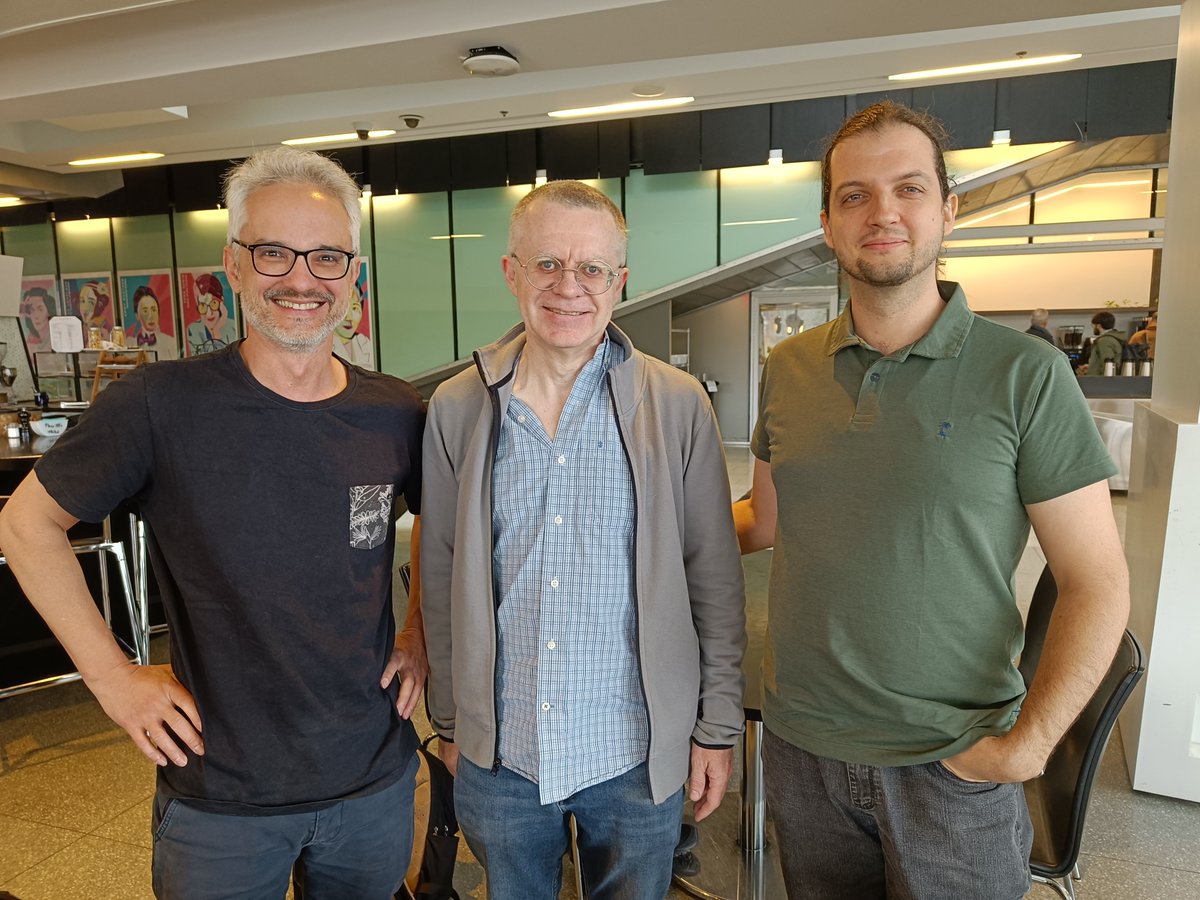 @foqacia_org It's great to meet again so many friends and colleagues, but this is special - this academic genealogy picture, features my PhD advisor Lucien Hardy, and Daniel Brod, my former PhD student.