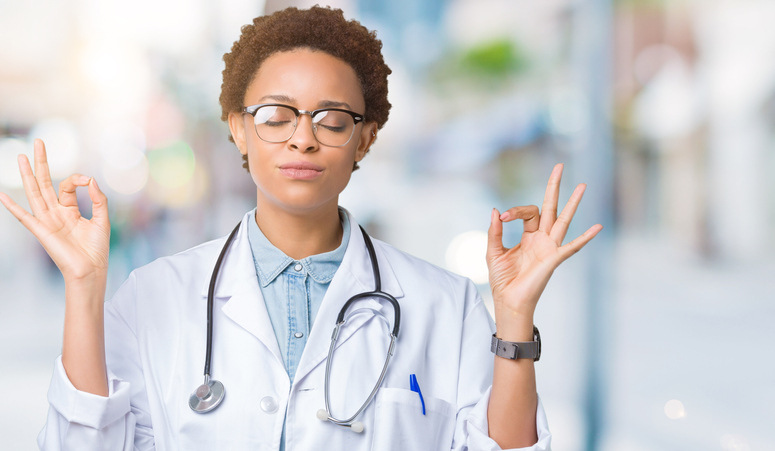 Overwhelmed, healthcare pros? Manage stress with these tips: Schedule breaks 📅 Quick walks or stretch during breaks 🏃‍♂️ Connect with peers for support 🤝 More tips on our blog: hubs.la/Q02tQnlQ0 #HealthcareHeroes #StressManagement