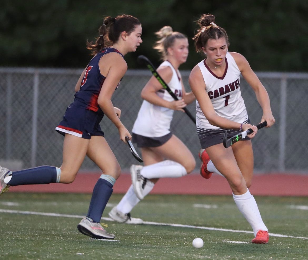 Join Coach Broehl and 2024 Varsity Field Hockey players for a summer clinic! Students will learn the basics of field hockey and/or freshen their skills. The clinic is open to students entering 3rd - 7th grades. See the form for more details! #caravelsummerfieldhockeyclinic