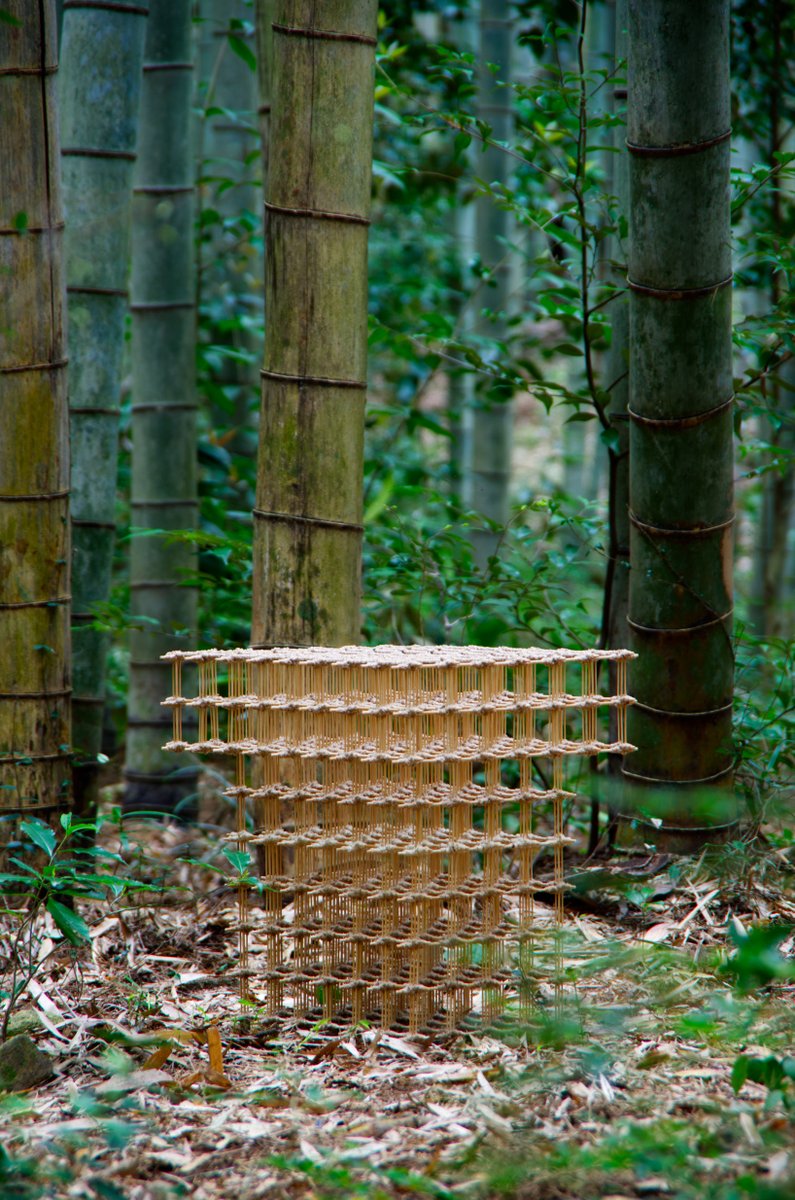 A stool made of bamboo strips materialdistrict.com/article/a-stoo…

#materialinspiration #bamboo #boomingbamboo #furnituredesign #hemp #stool #arashiabe #materialdistrict