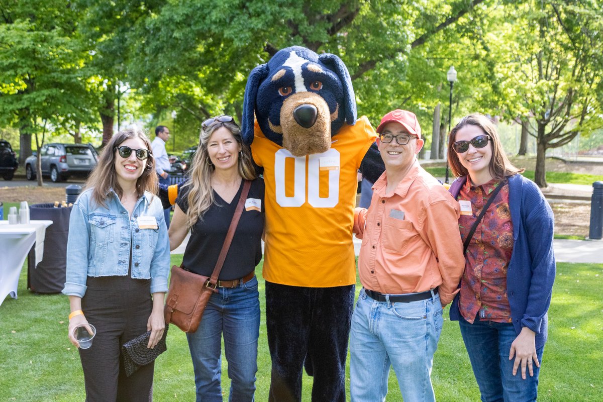 Thank you to the faculty who joined us for Faculty Pub on Friday! It was a beautiful afternoon in Circle Park for our campus community to gather for good food, conversation, and networking. #UTFacultyFun