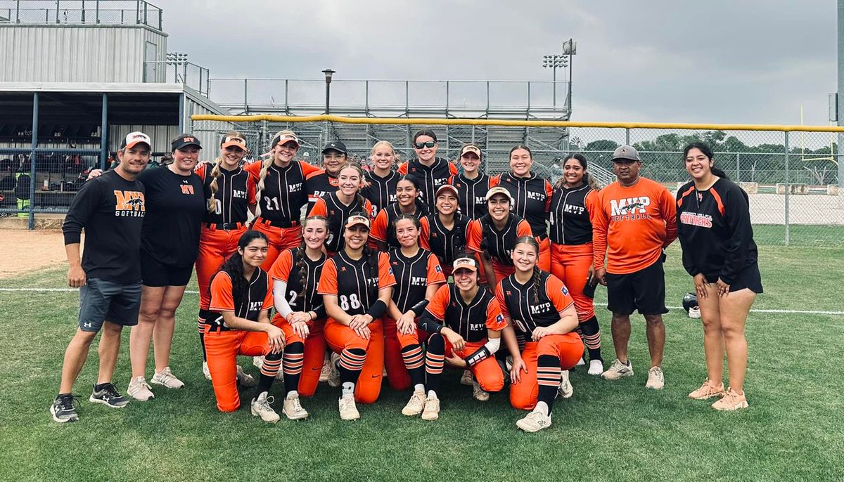 A thrilling comeback from the Medina Valley Panthers! Our Panthers roared back with 7 runs in the bottom of the 7th to snatch the Bi-District Championship from Alamo Heights with a 9-8 win. Congratulations! 🐾🥎🧡