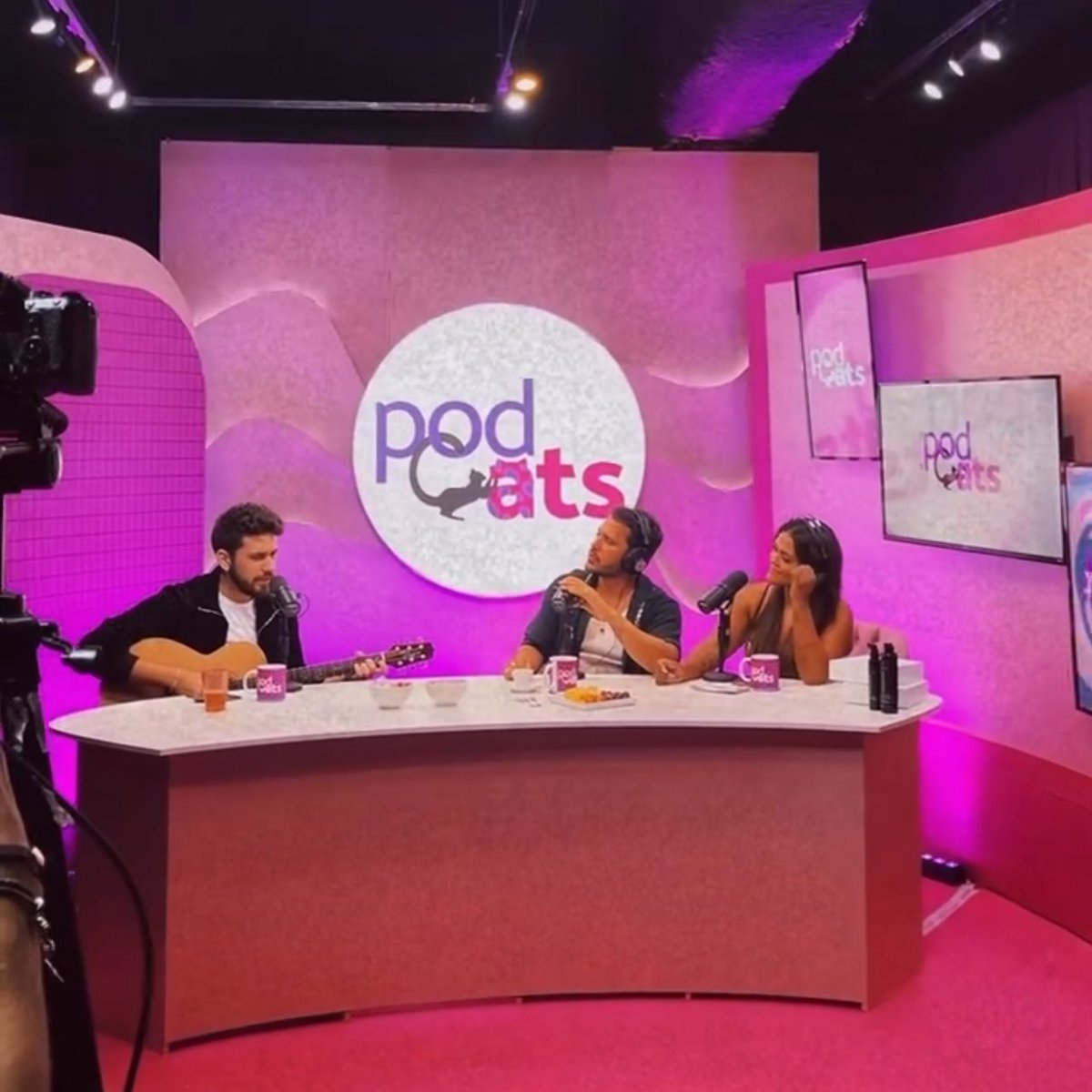 portalgmofc's tweet photo. Gustavo está hoje (29), gravando o PodCats, com Camila Loures e Lucas Guimarães 📲 https://t.co/lntSwYnY3k