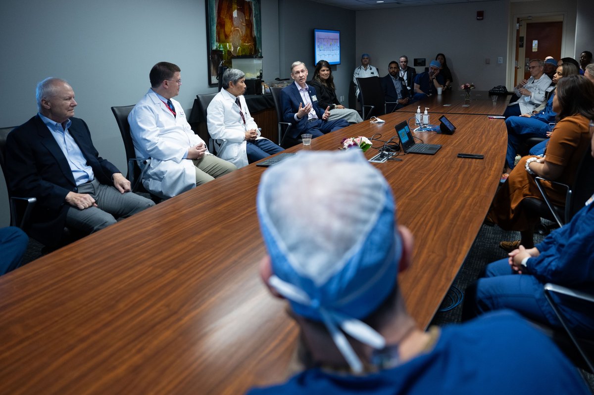 Delighted to join our teams to discuss @MDAndersonNews' new Intraoperative MRI Suite. This is a testament to the multidisciplinary collaboration that is driving innovation and advances in patient care. #EndCancer