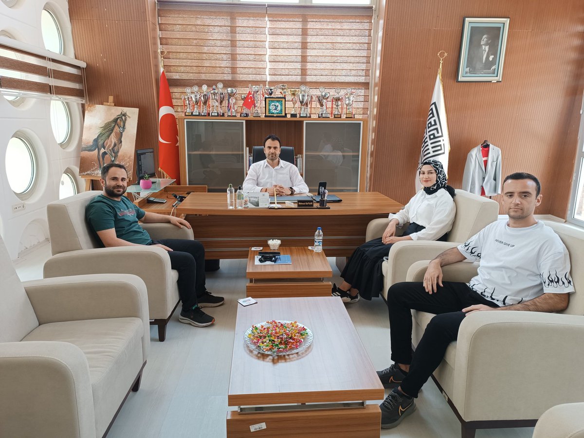 Mardin ADEM topluluğumuzun başkanı ile beraber Üniversitemiz SKS daire başkanı <a href="/mehmetbayar1/">mehmet bayar</a> ziyaret ettik.
Değerli başkanıma misafirperverliği için çok teşekkür ediyorum. 
<a href="/_aliyalcin_/">Ali YALÇIN</a>   <a href="/mstemrebalci/">Mesut Emre Balcı</a>