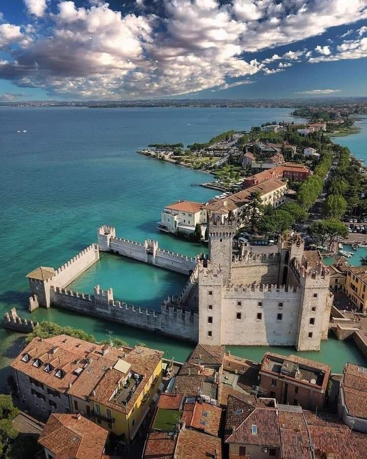Italie 🇮🇹 - Lac de Garde

Sirmione Castle
