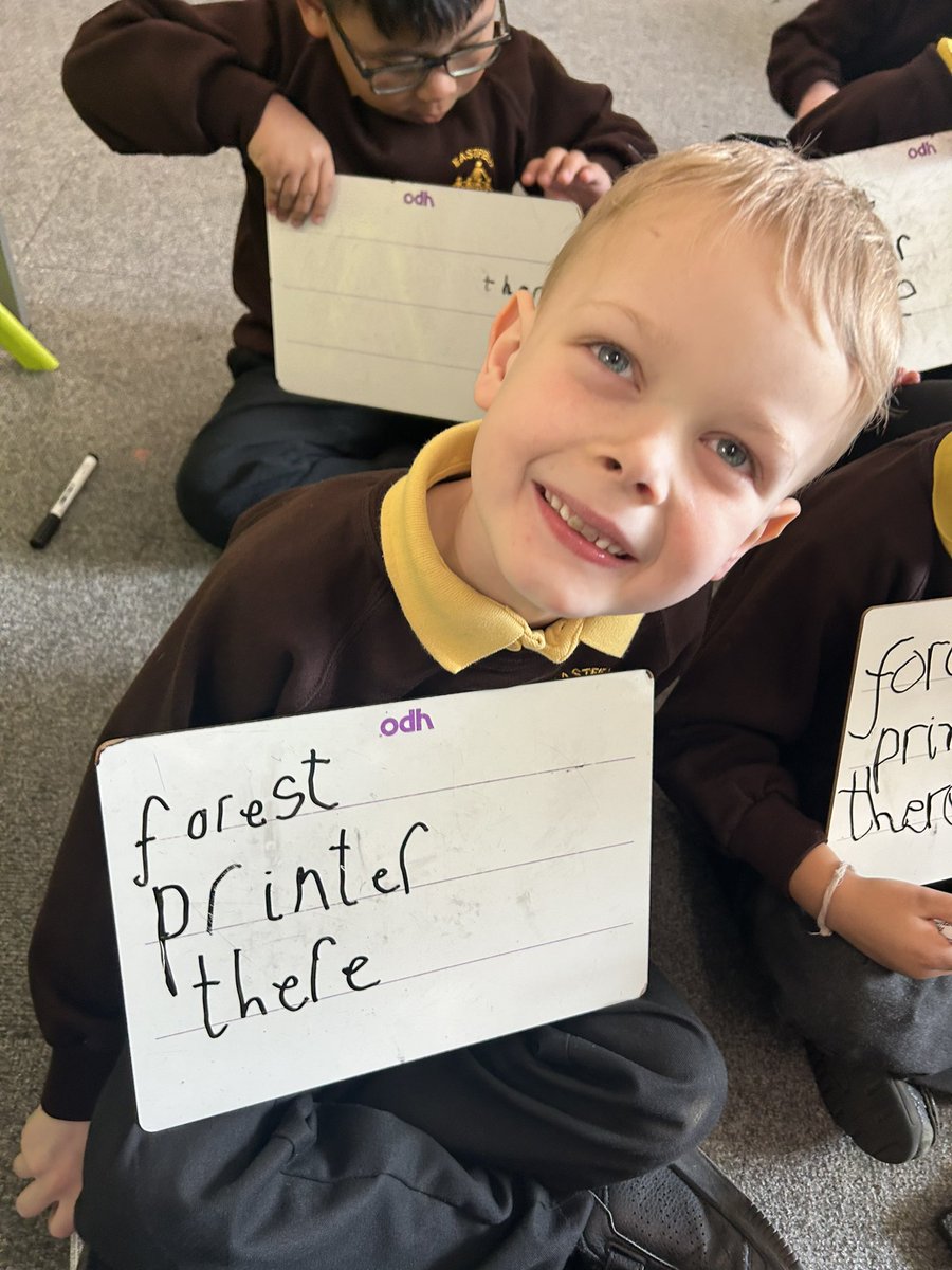 EastfieldPSHull's tweet image. A super start to the week in FWK 😃 Thank you to all of our parents and carers who attended Stay and Read 📚 The children have done some sensational phonics today, our new tricky word ‘there’ became our secret password too 🤫 @LettersSounds #epsfwk