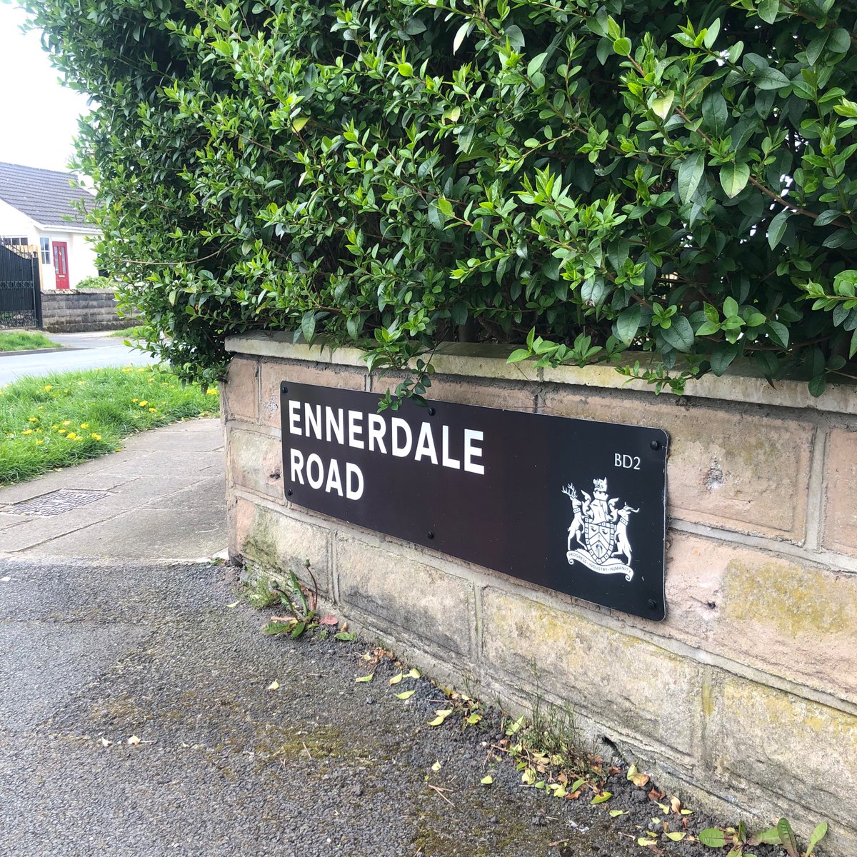 Lots of good conversations and casework in Bolton and Undercliffe today: pension inequality; street lights; playgrounds; fireworks; affordable housing; barking dogs; bus stops; markets; speeding cars… Plus nice to see yet more of our heritage-style street signs rolled out!