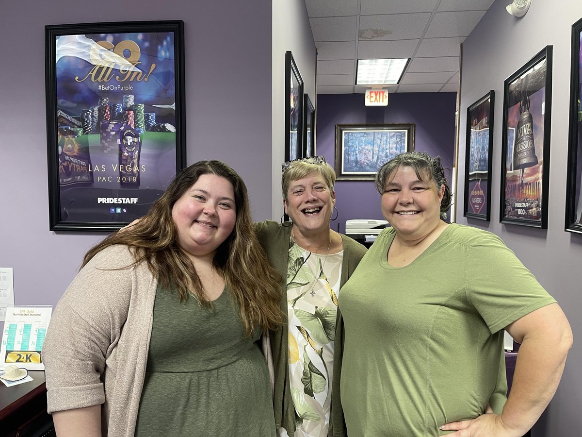 Spring for GREENville💚! PrideStaff Greenville that is! How funny is it that Leah, Jeri, and Amanda (Mandy) (from left to right) showed up looking like they were ready for family photos today.. unplanned of course. #pridestaff #jobs #greenvillejobs #yeahthatgreenville