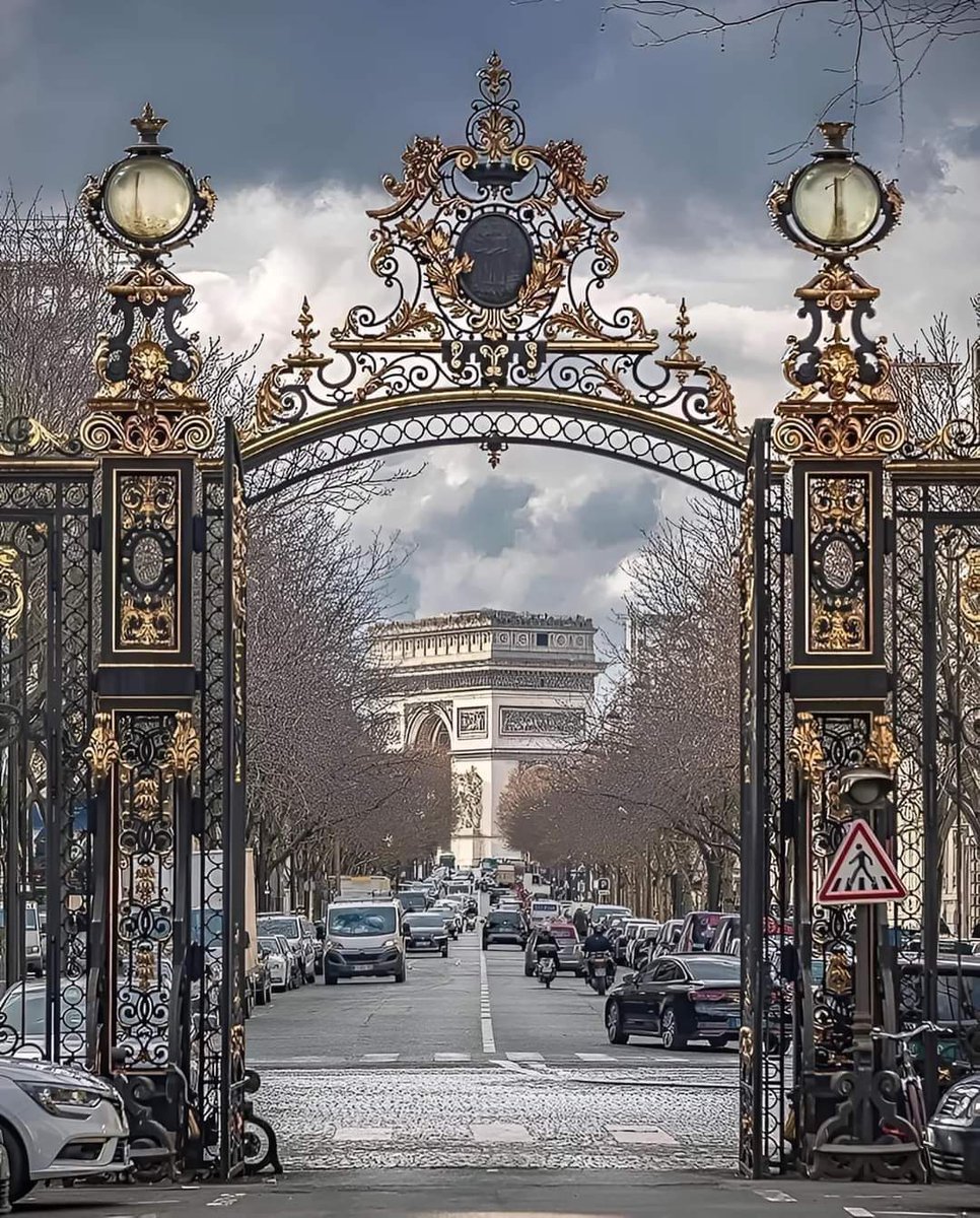 The Arc de Triomphe is an absolute icon of Paris!
. 
. 
. 
#paris #arcdetriomphe 
Credit 📷 facebook.com/profile.php?id…