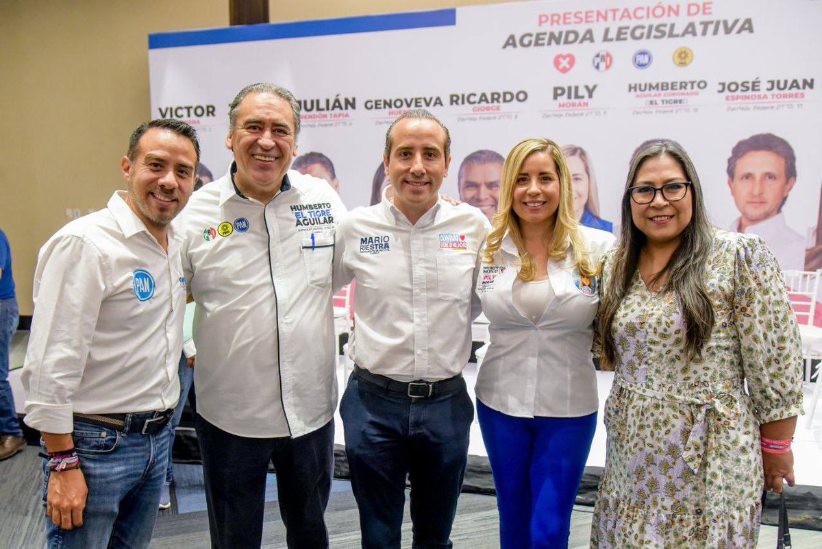 Morena le ha quedado a deber a #Puebla desde la @Mx_Diputados. Por ello, con mucho entusiasmo acompañé a las y los candidatos a diputados federales de 'Fuerza y Corazón por México', en la presentación de su agenda legislativa. En equipo lo vamos a lograr. #ContigoVieneLoMejor