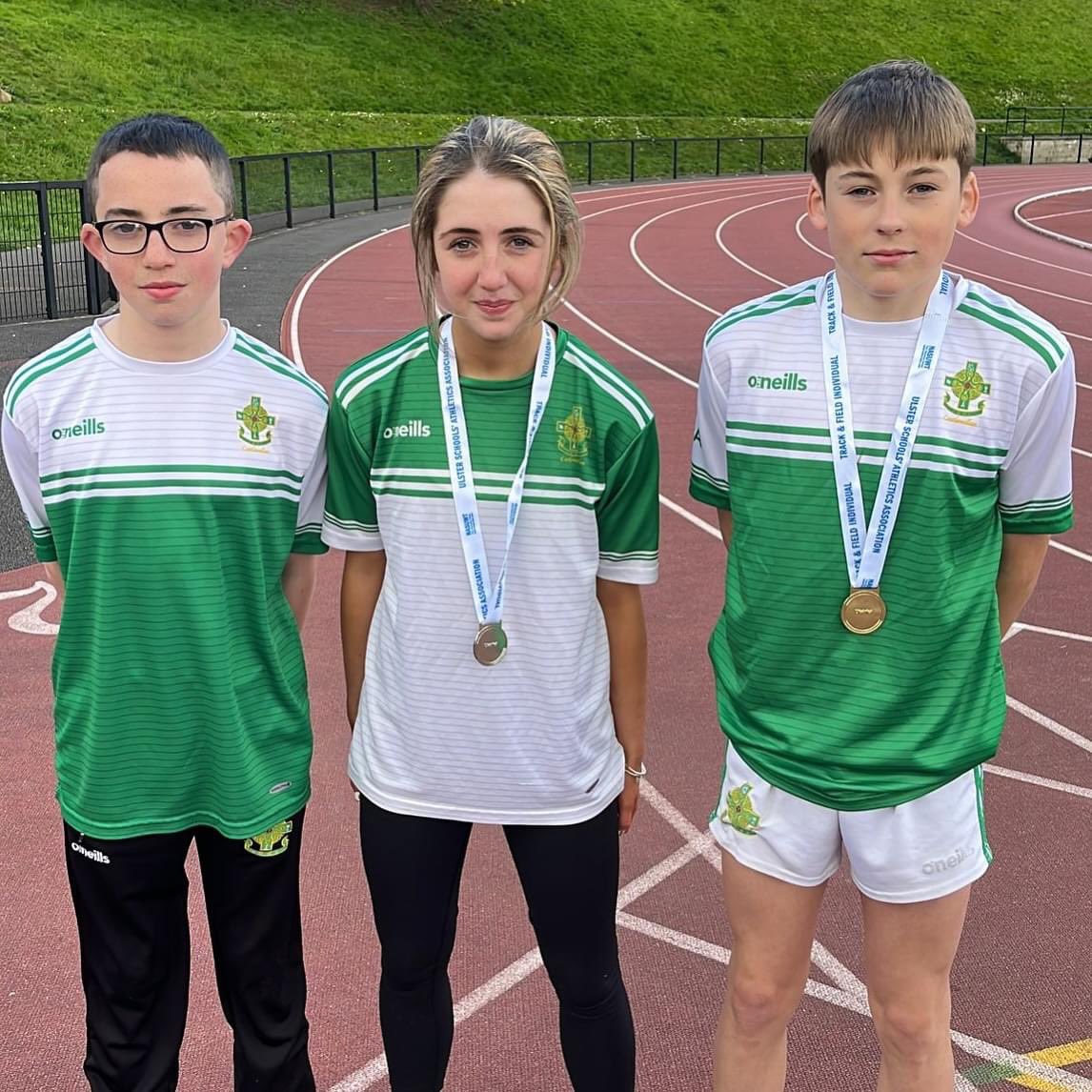 Great news from Mary Peter’s Track on Friday! Fiachna McAleenan won Gold in the Down Schools Hurdles, with Maisie McVeigh winning Silver also in the Hurdles. Meanwhile, Connaire Og McVeigh achieved 2nd in the 800m, qulaifying for the finals next Thursday. Well done to you all!