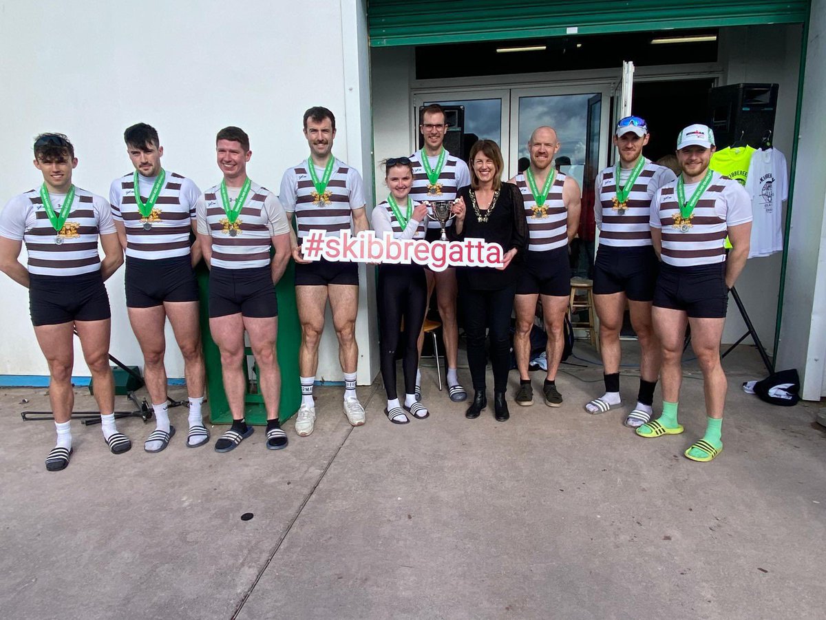 Thank you to @HelenWycherley from @CelticRossHotel for presenting the inaugural Celtic Ross perpetual trophy to Div 1 men’s eights winners @CorkBoatClub at the Skibb Grand League 🏆🏆