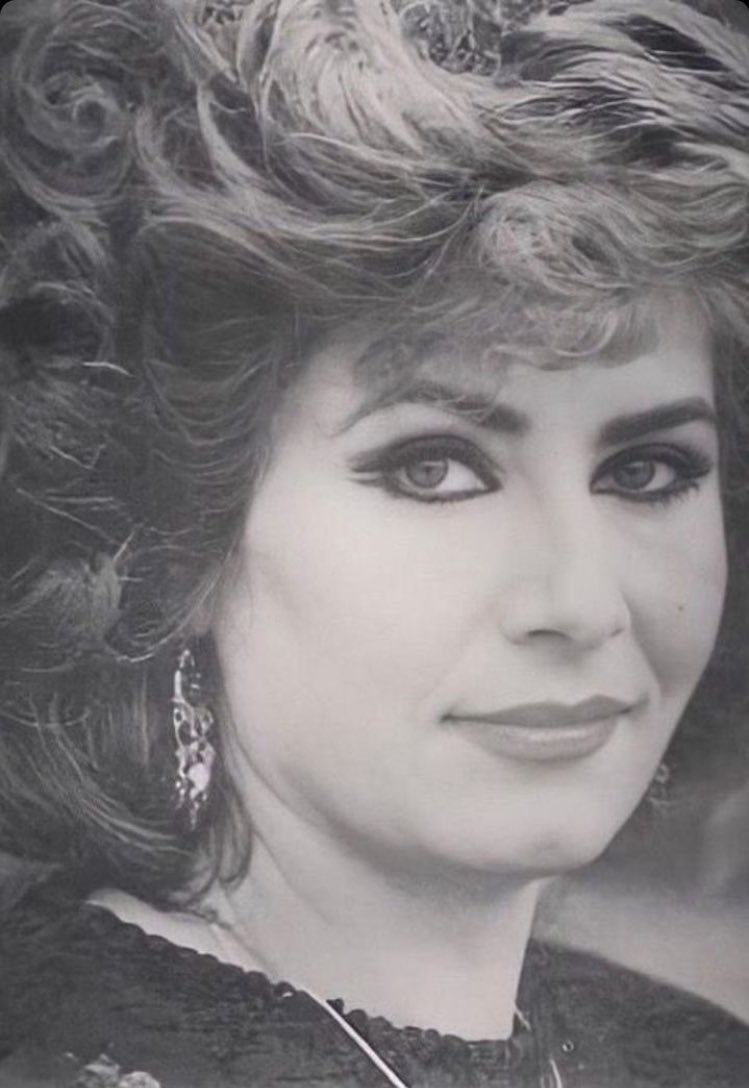 ابتسامة ساحرة ، وعيون ناطقة .. هناء الداغستاني مذيعة التلفزيون العراقي في السبعينيات والثمانينات ♥️