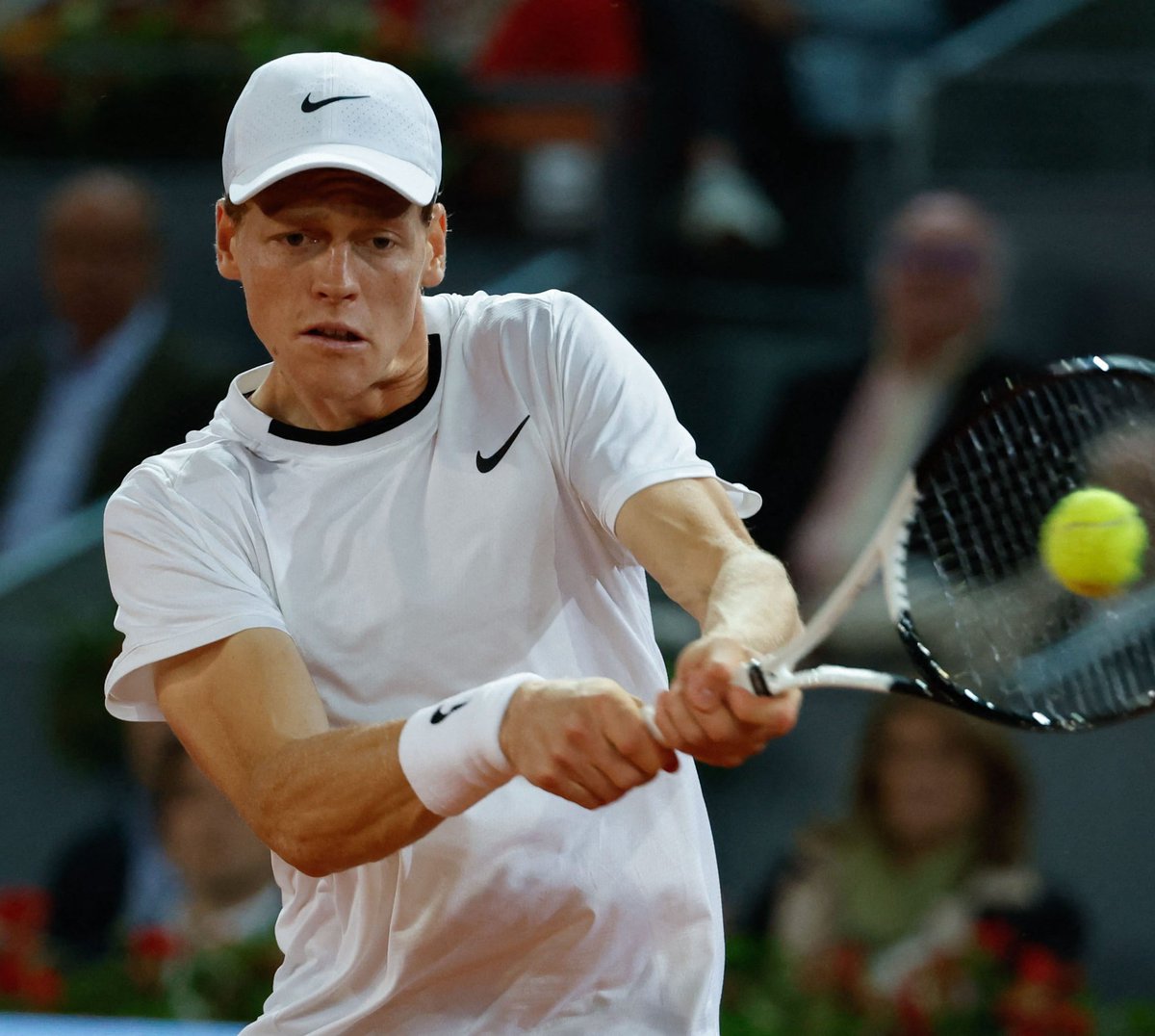 Sinner fait le travail 🤝 Pas impérial ce soir, la tête de série N°1 parvient à écarter Pavel Kotov, malgré un break de retard dans le 2ème set, 6-2 7-5 pour continuer en 1/8 de finale à Madrid