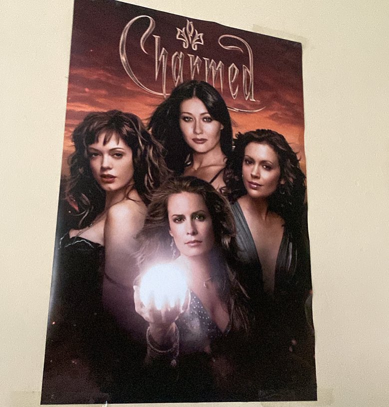 charmeddiscord's tweet photo. A couple of new things for my Charmed collection came today! A huge poster for my bedroom and three new books. Two of them from the first novel series and one short stories! I’m really happy with my collection so far! 🤍

#charmed #charmedcollection #charmedfan #charmeddiscord https://t.co/kyJzGRVKxw
