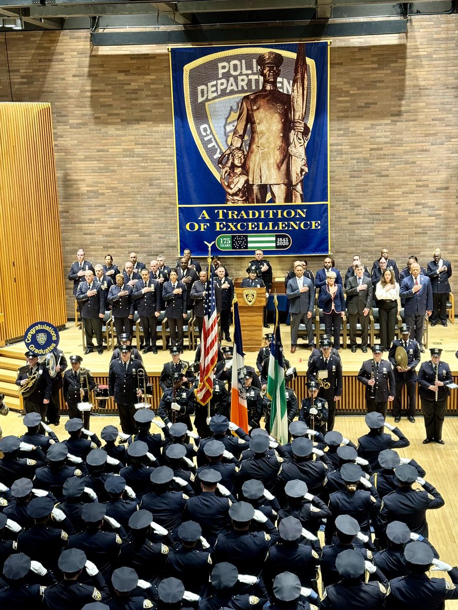 Congratulations to the newest @NYPDSchools Safety Agents at today’s graduation ceremony at #1PP. Best of luck at your new commands. Remember, the students appreciate you more than you know! @NYPDnews