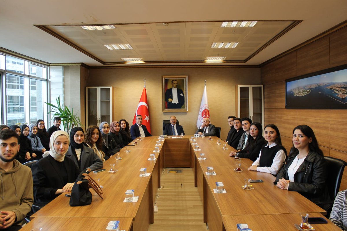 Siyasal Vakfı Strateji Okulu Öğrencilerimiz, İstanbul Bölge İdare Mahkemesi Başkanı Sn. Ahmet Cüneyt YILMAZ'ı ziyaret etti.

Misafirperverlikleri için teşekkür ederiz.

@istanbulbim