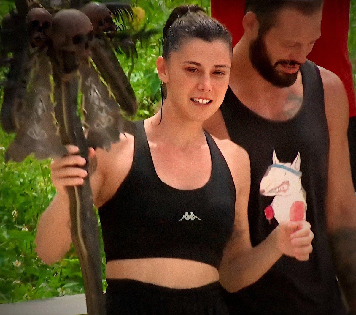 en kötü olduğu atışta bile best offta takımın aklına direk Nefise geliyor ölü hali bile takıma güven veriyor inanılmaz bir yarışmacı 
#Survivor2024AllStar