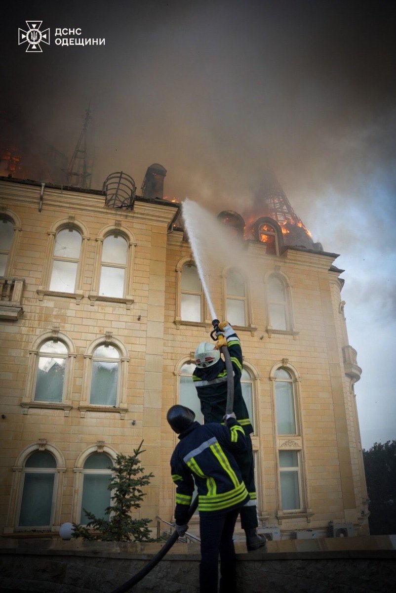 Сьогодні ввечері Росія атакувала Одесу балістичною ракетою та касетними боєприпасами, убивши кількох людей і поранивши багатьох, у тому числі дітей. Жорстокий і безжальний характер російської війни неможливо переоцінити, оскільки ці напади на мирних жителів тривають щодня.