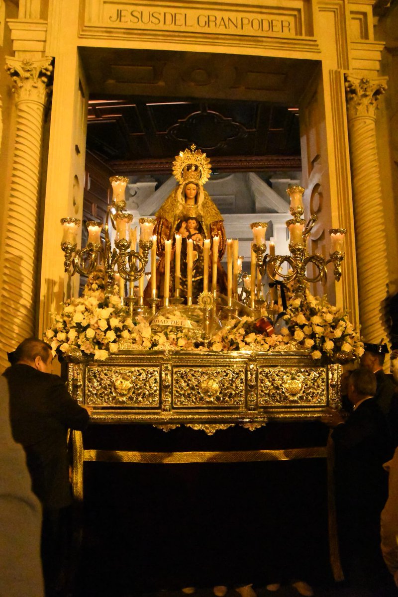 Llegada a la Basílica del Gran Poder de la Virgen de la Candelaria Madre de Dios @Candelar_MdDios 
 #SacramentalesSevilla24 #GloriasSevilla24 
#TDSCofrade 
#Sevilla #ASacro 
📸 @LuisManuelFernn