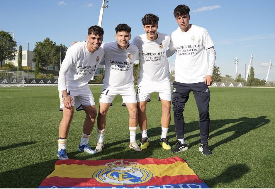 carlisrodriwez's tweet photo. Objetivo cumplido E Q U I P O! Somos CAMPEONES! 🤍🏆
Orgulloso de lo que hemos conseguido juntos #halamadrid
@lafabricacrm https://t.co/R6jbUGLvE7
