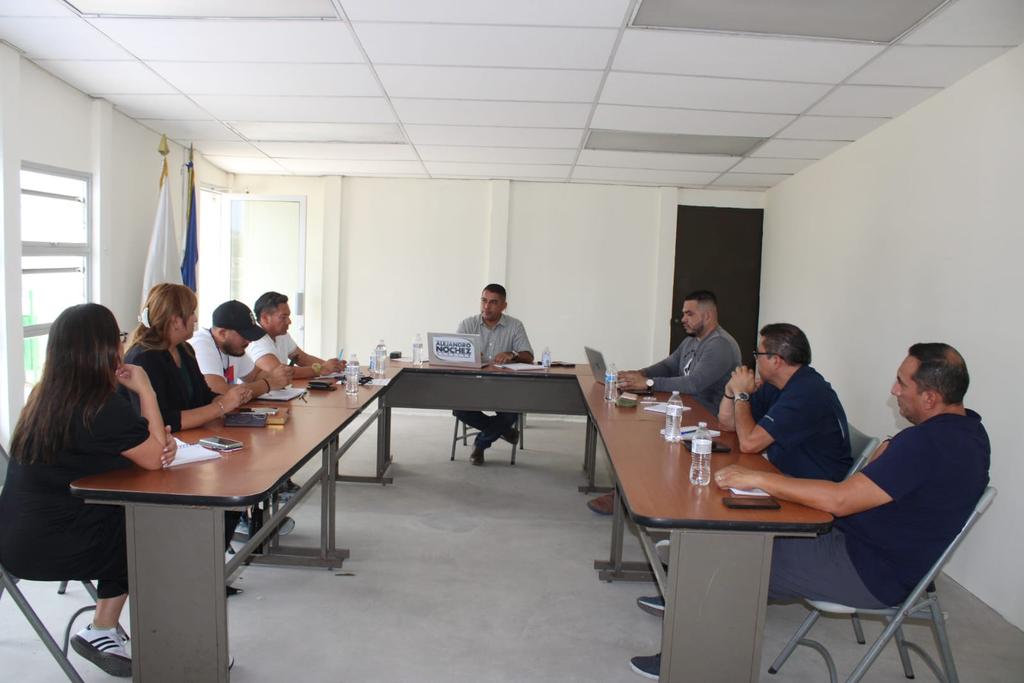 Alejandr0Nochez's tweet photo. 📍 #Ayutuxtepeque
Este dia en la última reunión de trabajo junto al equipo técnico de la municipalidad con el fin de planificar las diferentes actividades a realizar.
TU BIENESTAR ES MI PRIORIDAD.
Alejandro Nóchez
"Cerca de la Gente". https://t.co/25HV8ef1HO