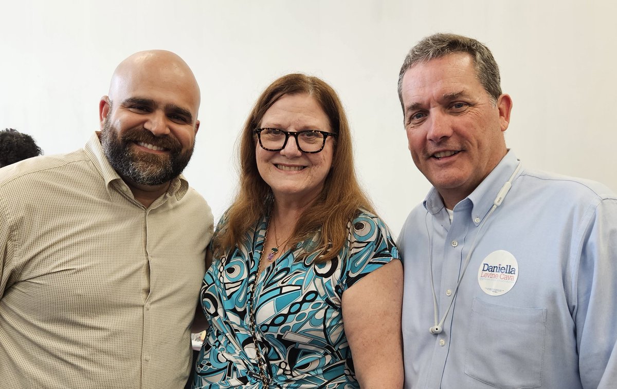 Democrats are fired up to #TakeBackFlorida! 

Standing together with local and statewide leaders at our party’s first campaign office opening for this election convinced me more than ever that we will #DeliverVictory on November 5th!