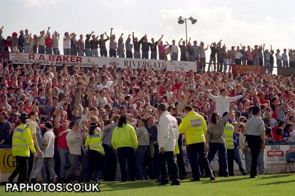 Awaydays23's tweet photo. ON THIS DAY 1994: Nottingham Forest celebrate promotion to the Premier League at Peterborough United #NFFC https://t.co/W0sTZO15aP
