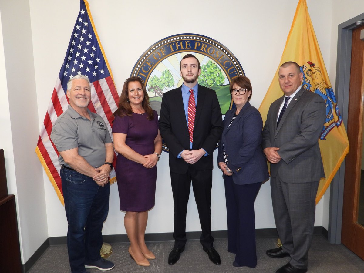 .@CamdenCoPros Adds New Assistant Prosecutor🔹 #CCPO #assistantprosecutor #newhire 
#lawenforcement #camdencountynj
camdencountypros.org/news/article/1…